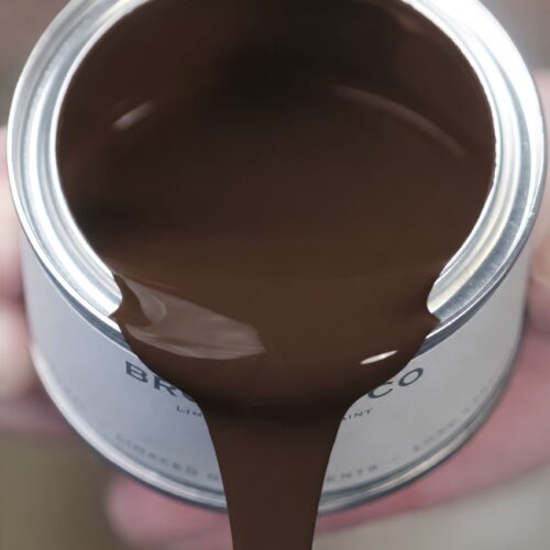 Linseed Oil Paint Italian Umber paint pour
