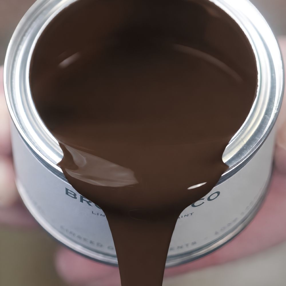 Linseed Oil Paint Italian Umber paint pour
