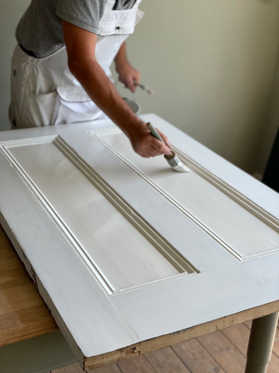 How to use linseed oil paint on a wood door